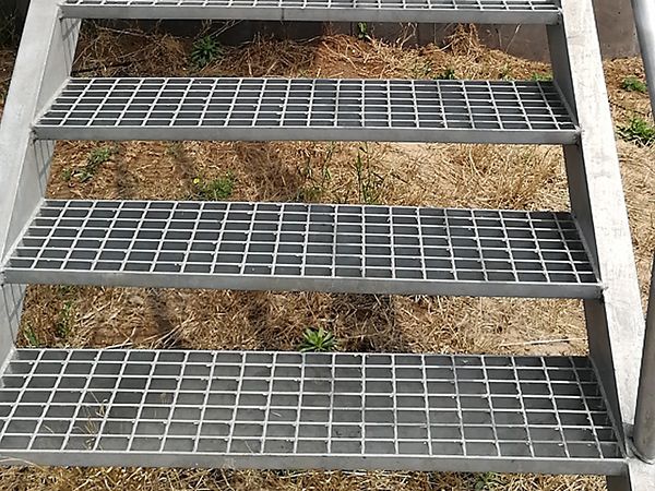 昆明工廠鋼梯踏步板案例 昆明工廠鋼梯踏步板案例